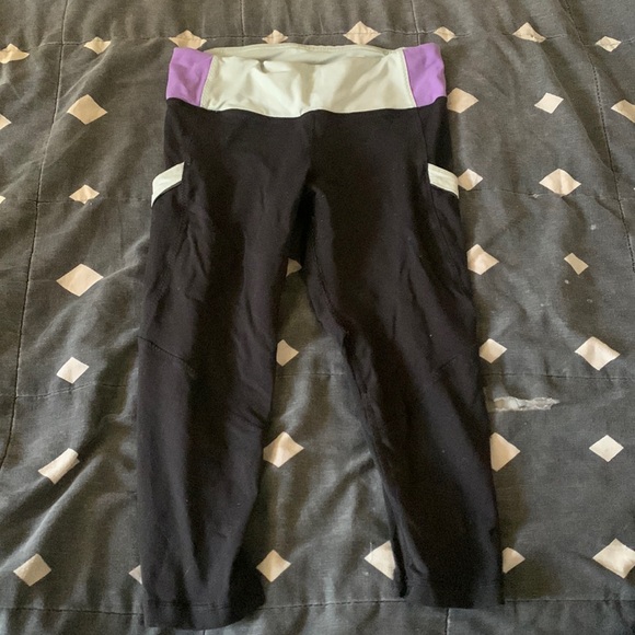 Lululemon capris tights - Picture 1 of 4